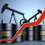 شهدت أسعار النفط ارتفاعًا بعد صدور بيانات أمريكية تتعلق بمخزونات النفط، ما أثر إيجابًا على السوق وأدى إلى ارتفاع الأسعار